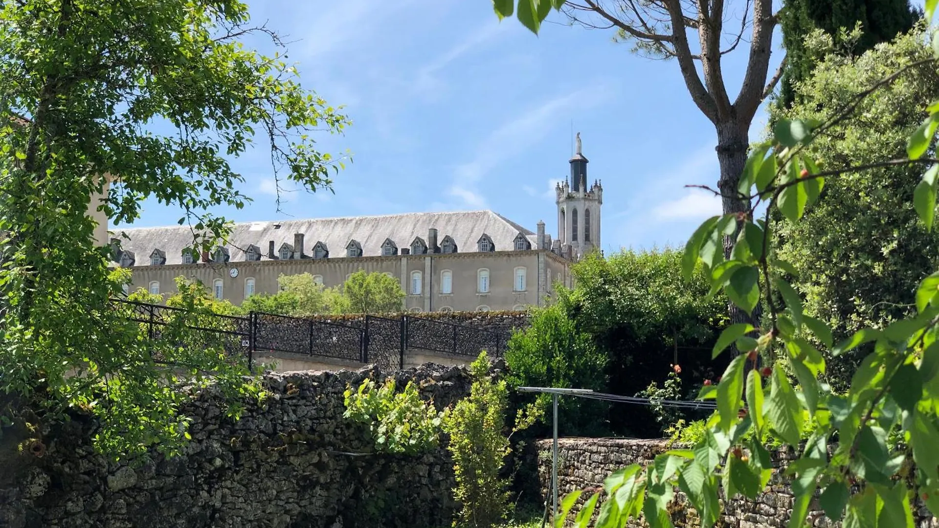 Maison Calme Avec Jardin A Gramat Frankrijk